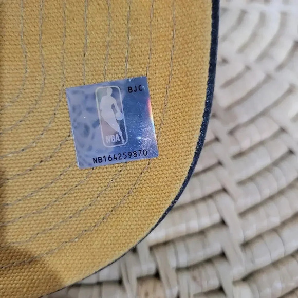 Chicago Bulls Gold Black Zipper Applique Snapback Hat - Picture 8 of 9